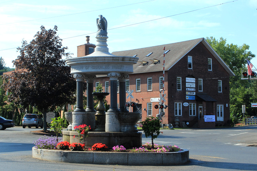 Holt Memorial Fountain